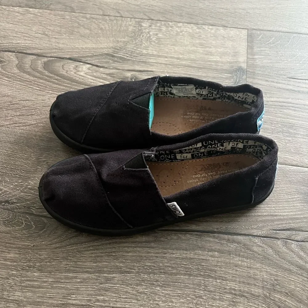 Toms Classic Black Canvas Slip On Flats Girls Size 1 Y Shoes Kids